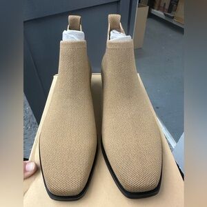 Vivaia boots size US 7.5/M